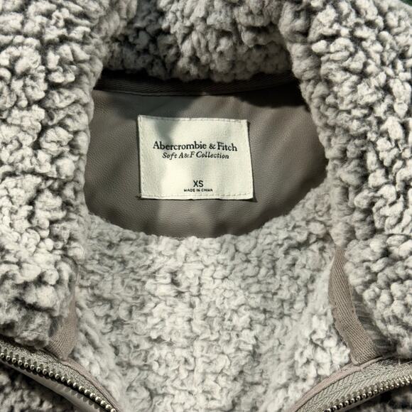 Women's Abercrombie & Fitch Sherpa Zip-Up Vest A&F Collection Size XS 18x24 - Picture 2 of 8